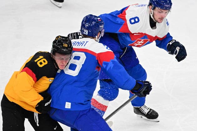 XXV Winter Olympic Games, Olympische Spiele, Olympia, OS in Milan, Italy, on February 18, 2026. Men s Ice hockey, Eishockey preliminary round playoffs, Slovakia - Germany. (L-R) Tim Stutzle of Germany, Martin Gernat and Oliver Okuliarj of Slovakia. (CTKxPhoto MichalxKamaryt) CTKPhotoP2026021804085  CTKPhotoP2026021804085