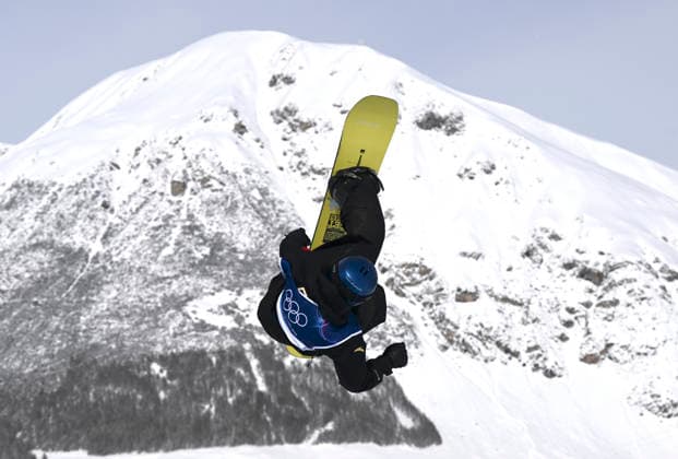 (260218) -- LIVIGNO, Feb. 18, 2026 -- Su Yiming of China competes during the snowboard men s snowboard slopestyle final at the Milan-Cortina 2026 Olympic Winter games, Winterspiele,Spiele, Summer games in Livigno, Italy, Feb. 18, 2026. ) (MICO2026)ITALY-LIVIGNO-OLYMPIC WINTER GAMES-SNOWBOARD-MEN S SLOPESTYLE-FINAL XiaxYifang 