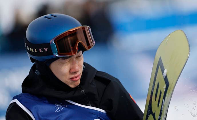 (260218) -- LIVIGNO, Feb. 18, 2026 -- Su Yiming of China reacts during the snowboard men s snowboard slopestyle final at the Milan-Cortina 2026 Olympic Winter games, Winterspiele,Spiele, Summer games in Livigno, Italy, Feb. 18, 2026. ) (MICO2026)ITALY-LIVIGNO-OLYMPIC WINTER GAMES-SNOWBOARD-MEN S SLOPESTYLE-FINAL WangxPeng 