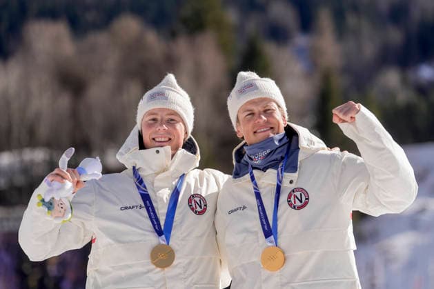 Winter Olympics in Milan Cortina 2026 Val di Fiemme, Italy 20260218. Einar Hedegart and Johannes Hosflot Klaebo from Norway with the gold medals after the cross-country team sprint on Lago di Tesero during the Winter Olympics in Milano Cortina 2026. Photo: Terje Pedersen NTB Val di Fiemme Italy EDITORIAL USE ONLY. RESTRICTED USE FOR BETTING COMPANIES Ref:_SPOZlwQ4qcZAR4.jpg *** Winter Olympics in Milan Cortina 2026 Val di Fiemme, Italy 20260218 Einar Hedegart and Johannes Hosflot Klaebo from Norway with the gold medals after the cross country team sprint on Lago di Tesero during the Winter Olympics in Milano Cortina 2026 Photo Terje Pedersen NTB Val di Fiemme Italy EDITORIAL USE ONLY RESTRICTED USE FOR BETTING COMPANIES  Copyright: xTerjexPedersenx xNTBx