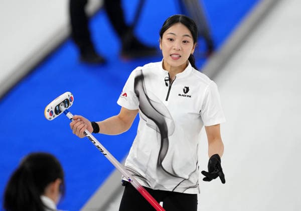 (260218) -- CORTINA D AMPEZZO, Feb. 18, 2026 -- Kim Minji of South Korea is seen during the curling women s round robin session 10 match between Sweden and South Korea at the 2026 Milan-Cortina Winter Olympics in Cortina, Italy, Feb. 18, 2026. ) (MICO2026)ITALY-CORTINA D AMPEZZO-OLYMPIC Winter games, Winterspiele,Spiele, Summer games CURLING-WOMEN-ROUND ROBIN-SWE VS KOR LixGang 