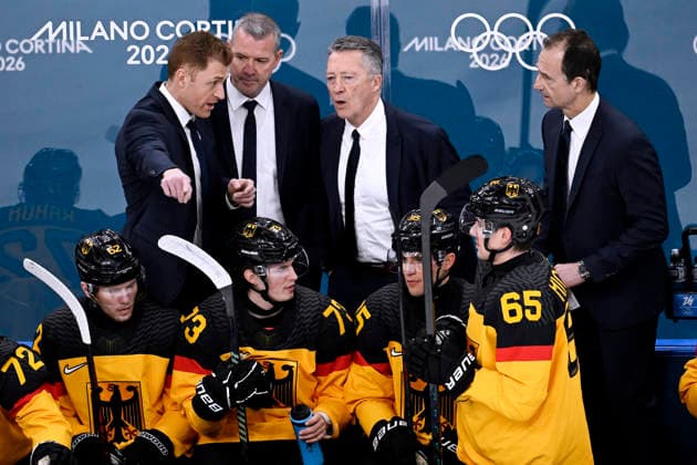 KREIS Harold Trainer Team GER Eishockey Viertelfinale Spiel SVK - Deutschland Olympics - Olympische Winterspiele 2026 Mailand - Cortina 06 - 22 Februar 2026 in Italien am 18.02.2026 in Mailand *** KREIS Harold Trainer Team GER Ice Hockey Quarterfinals Match SVK Germany Olympics Olympic Winter Games 2026 Milan Cortina 06 February 22, 2026 in Italy on February 18, 2026 in Milan Copyright: xx
