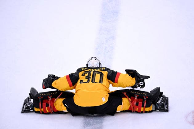 GRUBAUER Philipp Torwart Team GER Eishockey Viertelfinale Spiel SVK - Deutschland Olympics - Olympische Winterspiele 2026 Mailand - Cortina 06 - 22 Februar 2026 in Italien am 18.02.2026 in Mailand *** GRUBAUER Philipp Goalkeeper Team GER Ice Hockey Quarterfinals Match SVK Germany Olympics Olympic Winter Games 2026 Milan Cortina 06 February 22, 2026 in Italy on February 18, 2026 in Milan Copyright: xx