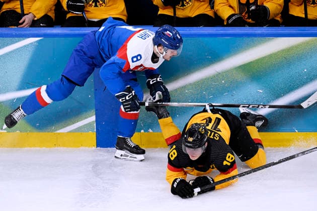 STUETZLE Tim Team GER Eishockey Viertelfinale Spiel SVK - Deutschland Olympics - Olympische Winterspiele 2026 Mailand - Cortina 06 - 22 Februar 2026 in Italien am 18.02.2026 in Mailand *** STUETZLE Tim Team GER Ice Hockey Quarterfinals Match SVK Germany Olympics Olympic Winter Games 2026 Milan Cortina 06 February 22, 2026 in Italy on February 18, 2026 in Milan Copyright: xx