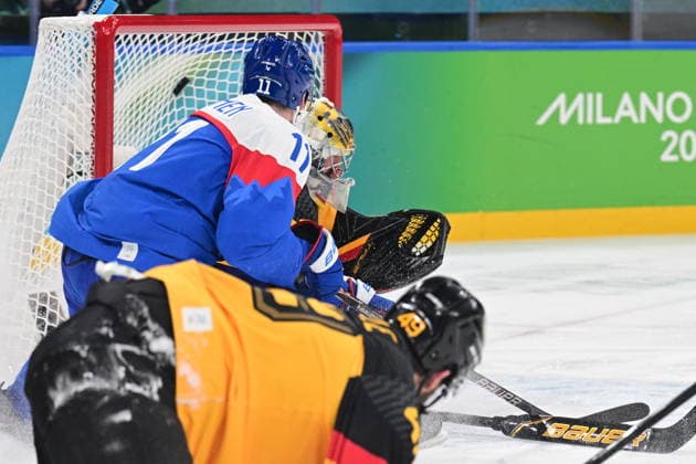 XXV Winter Olympic Games, Olympische Spiele, Olympia, OS in Milan, Italy, on February 18, 2026. Men s Ice hockey, Eishockey preliminary round playoffs, Slovakia - Germany. Milos Kelemen of Slovakia, left, scores a goal. At right is Lukas Kalble of Germany. (CTKxPhoto MichalxKamaryt) CTKPhotoP2026021804729  CTKPhotoP2026021804729
