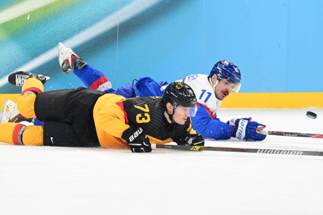XXV Winter Olympic Games, Olympische Spiele, Olympia, OS in Milan, Italy, on February 18, 2026. Men s Ice hockey, Eishockey preliminary round playoffs, Slovakia - Germany. Lukas Reichel of Germany, left, and Milos Kelemen of Slovakia. (CTKxPhoto MichalxKamaryt) CTKPhotoP2026021804980  CTKPhotoP2026021804980