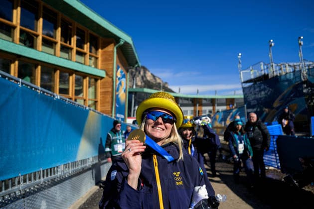 i260218 Maja Dahlqvist of Sweden celebrates with her gold medal after the women s free technique team sprint cross-country skiing qualification during day 12 of the 2026 Winter Olympics on February 18, 2026 in Val di Fiemme. Photo: Maxim Thore BILDBYRAN kod MT MT0993 skidor cross-country skiing langrenn Olympic Games, Olympische Spiele, Olympia, OS olympics winter olympics os ol olympiska spel vinter-os olympiske leker milano cortina 2026 milan cortina 2026 milano cortina 2026 olympic games milano cortina 2026 winter olympic games milano cortina-os milano cortina-ol vinter-ol 12 bbeng teamsprint sweden sverige jubel guld gold *** i260218 Maja Dahlqvist of Sweden celebrates with her gold medal after the women s free technique team sprint cross country skiing qualification during day 12 of the 2026 Winter Olympics on February 18, 2026 in Val di Fiemme Photo Maxim Thore BILDBYRAN kod MT MT0993 skidor cross country skiing langrenn olympic games olympics winter olympics os ol olympiska spel vinter os olympiske leker milano cortina 2026 milan cortina 2026 milano cortina 2026 olympic games milano cortina 2026 winter olympic games milano cortina os milano cortina ol vinter ol 12 bbeng teamsprint sweden sverige jubel guld gold  Copyright: MAXIMxTHORE BB260218MT108