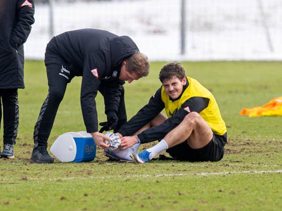 Soccer, Men, Season 2025 26, 2 Bundesliga, Hertha BSC, Training, Dawid Kownacki Hertha BSC is treated, 18 02 2026, Copyright: xSebastianxRäppold MatthiasxKochx