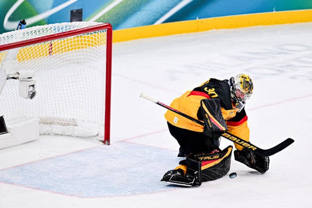 GRUBAUER Philipp (GER), during SLOVAKIA (SVK) vs GERMANY (GER), during Mens Play-offs Quarterfinals, Ice hockey, Eishockey at the Olympic Winter games, Winterspiele,Spiele, Summer games Milano Cortina 2026, at Milano Santagiulia Ice Hockey Arena, on February 18, 2026 in Milan, Italy. Noxthirdxpartyxsales  aflo_320346528