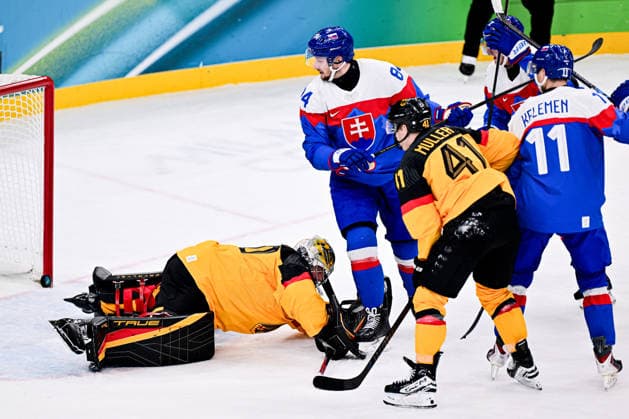 SLOVAKIA (SVK) vs GERMANY (GER), during Mens Play-offs Quarterfinals, Ice hockey, Eishockey at the Olympic Winter games, Winterspiele,Spiele, Summer games Milano Cortina 2026, at Milano Santagiulia Ice Hockey Arena, on February 18, 2026 in Milan, Italy. Noxthirdxpartyxsales  aflo_320346578