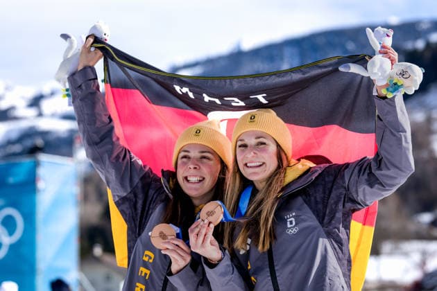 OLYMPICS - Winter Olympic Games, Olympische Spiele, Olympia, OS Milano Cortina 2026 TESERO,ITALY,18.FEB.26 - OLYMPICS, NORDIC SKIING, CROSS COUNTRY SKIING - Winter Olympic Games Milano Cortina 2026, team sprint free, men, women, final, medal ceremony. Image shows Coletta Rydzek and Laura Gimmler (GER).  GEPAxpictures xMatthiasxTrinkl