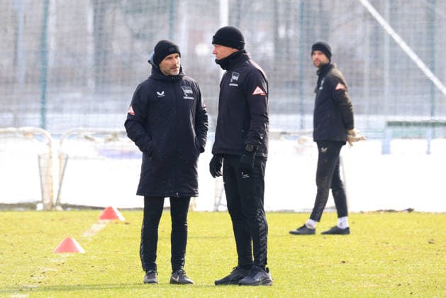 DEU, DFL, 2 FBL Hertha BSC, Training, 18 02 2026, Sportforum, Berlin, DEU, DFL, 2 FBL Hertha BSC, Training, im Bild Cheftrainer Stefan Leitl Hertha BSC Berlin , Konditionstrainer Hendrik Kuchno Hertha BSC Berlin DFL regulations prohibit any use of Photographs as image sequences and or quasi video nordphotoxGmbHx xEngler nph00076