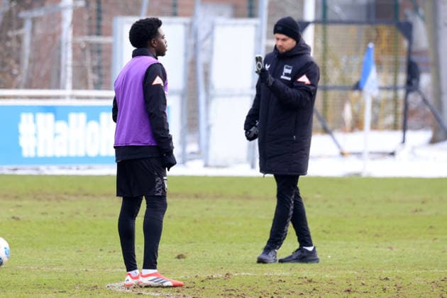 DEU, DFL, 2 FBL Hertha BSC, Training, 18 02 2026, Sportforum, Berlin, DEU, DFL, 2 FBL Hertha BSC, Training, in the picture Boris Lum Hertha BSC Berlin 21 , Hertha employee makes video clips during training DFL regulations prohibit any use of Photographs as image sequences and or quasi video nordphotoxGmbHx xEngler nph00076