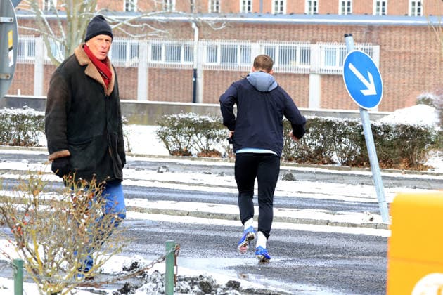 DEU, DFL, 2 FBL Hertha BSC, Training, 18 02 2026, Sportforum, Berlin, DEU, DFL, 2 FBL Hertha BSC, Training, im Bild verlaesst vorzeitig das Training, Michael Cuisance Hertha BSC Berlin 10 , Wolfgang Sidka , ehemaliger Profifussballer bei Hertha DFL regulations prohibit any use of Photographs as image sequences and or quasi video nordphotoxGmbHx xEngler nph00076