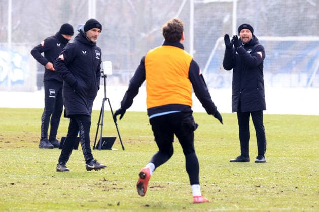 DEU, DFL, 2 FBL Hertha BSC, Training, 18 02 2026, Sportforum, Berlin, DEU, DFL, 2 FBL Hertha BSC, Training, im Bild Cheftrainer Stefan Leitl Hertha BSC Berlin , Co Trainer Patrick Ebert Hertha BSC Berlin , Leon Jensen Hertha BSC Berlin 5 DFL regulations prohibit any use of Photographs as image sequences and or quasi video nordphotoxGmbHx xEngler nph00076