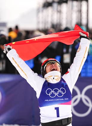 (260218) -- LIVIGNO, Feb. 18, 2026 -- Xu Mengtao of China celebrates after the freestyle skiing women s aerials final 2 at the Milan-Cortina 2026 Olympic Winter games, Winterspiele,Spiele, Summer games in Livigno, Italy, Feb. 18, 2026. ) (MICO2026)ITALY-LIVIGNO-OLYMPIC WINTER GAMES-FREESTYLE SKIING-WOMEN S AERIALS-FINAL WuxHuiwo 