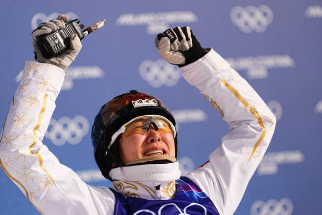 (260218) -- LIVIGNO, Feb. 18, 2026 -- Xu Mengtao of China celebrates after the freestyle skiing women s aerials final 2 at the Milan-Cortina 2026 Olympic Winter games, Winterspiele,Spiele, Summer games in Livigno, Italy, Feb. 18, 2026. ) (MICO2026)ITALY-LIVIGNO-OLYMPIC WINTER GAMES-FREESTYLE SKIING-WOMEN S AERIALS-FINAL WuxHuiwo 