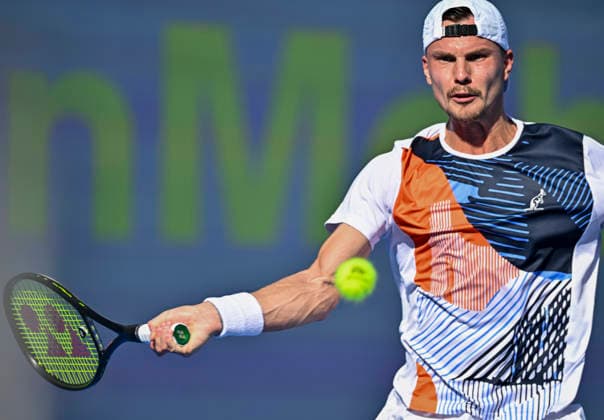 ATP, Tennis Herren QATAR EXXONMOBIL OPEN-ROUND OF Marton Fucsovics of Hungary competes against Karen Khachanov of Russia during their men s singles round of 16 match at the ATP Qatar Exxonmobil Open 2026 tennis tournament at the Khalifa International Tennis Complex in Doha, Qatar, on February 18, 2026. DOHA Qatar Copyright: xNOUSHADx