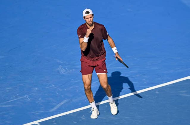 ATP, Tennis Herren QATAR EXXONMOBIL OPEN-ROUND OF Karen Khachanov of Russia competes against Marton Fucsovics of Hungary during their men s singles round of 16 match at the ATP Qatar Exxonmobil Open 2026 tennis tournament at the Khalifa International Tennis Complex in Doha, Qatar, on February 18, 2026. DOHA Qatar Copyright: xNOUSHADx