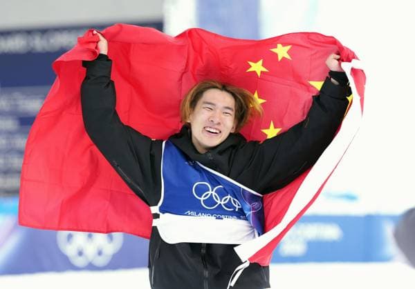 Milan Cortina Olympics: Snowboard China s Su Yiming celebrates after winning the men s snowboard slopestyle gold at the Milan Cortina Olympics on Feb. 18, 2026, at Livigno Snow Park in Livigno, Italy.  A14AA0005300454P