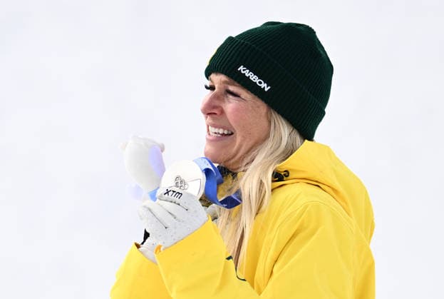 2026 WINTER Olympic Games, Olympische Spiele, Olympia, OS Danielle Scott of Australia celebrates with her silver medal following the Women™s Aerials super final at Livigno Snow Park on day 11 of the 2026 Milano Cortina Winter Olympic Games in Italy, Wednesday, February 18, 2026. ( NO ARCHIVING, EDITORIAL USE ONLY LIVIGNO SONDRIO ITALY  Copyright: xDANxHIMBRECHTSx 20260219140465920989
