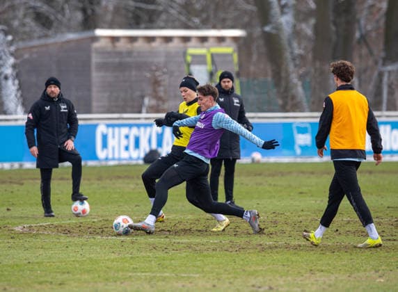Soccer, Men, Season 2025 26, 2 Bundesliga, Hertha BSC, Training, f l Luca Schuler Hertha BSC , Elias Decker Hertha BSC , Linus Gechter Hertha BSC , 18 02 2026, Copyright: xSebastianxRäppold MatthiasxKochx