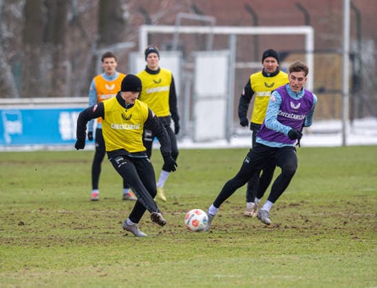 Soccer, Men, Season 2025 26, 2 Bundesliga, Hertha BSC, Training, f l Janne Berner Hertha BSC , Elias Decker Hertha BSC , 18 02 2026, Copyright: xSebastianxRäppold MatthiasxKochx