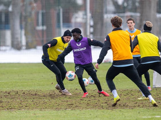 Soccer, Men, Season 2025 26, 2 Bundesliga, Hertha BSC, Training, f l Paul Seguin Hertha BSC , Boris Mamuzah Lum Hertha BSC , 18 02 2026, Copyright: xSebastianxRäppold MatthiasxKochx