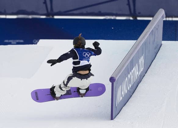 Milan Cortina Olympics: Snowboard Reira Iwabuchi of Japan loses her balance during the women s snowboard slopestyle final at the Milan Cortina Olympics on Feb. 18, 2026, at Livigno Snow Park in Livigno, Italy.  A14AA0005300487P