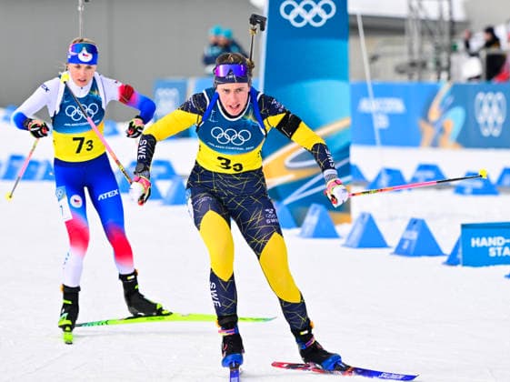 ANTERSELVA, ITALIEN 20260218 Sveriges Elvira Öberg och Tjeckiens Tereza Vobornikova under tredje aket i damernas skidskyttestafett, 4x6 km, under vinter-OS i Anterselva, Italien. *** Bilden ingar i SPORTPAKET. För övriga BETALBILD *** ANTERSELVA ITALIEN x10030x *** ANTERSELVA, ITALY 20260218 Swedens Elvira Öberg and Czech Republics Tereza Vobornikova during the third leg of the womens biathlon relay, 4x6 km, at the Winter Olympics in Anterselva, Italy Picture in SPORT PACKAGE For others PAY PICTURE ANTERSELVA ITALY x10030x  Copyright: xJonasxEkströmer TTx OS 2026 SKIDSKYTTESTAFETT DAMER