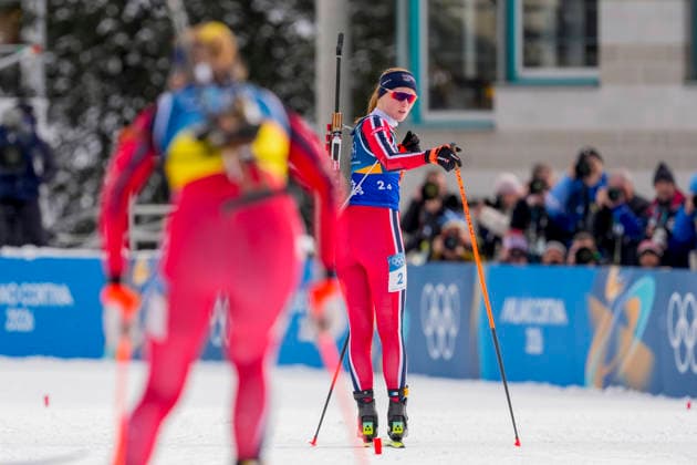 Winter Olympics in Milan Cortina 2026 Anterselva, Italy 20260218. Karoline Knotten from Norway exchanges with Maren Hjelmeset Kirkeeide from Norway during the 4 x 6 km relay for women in biathlon at the Winter Olympics in Milano Cortina 2026. Photo: Heiko Junge NTB Anterselva Italy EDITORIAL USE ONLY. RESTRICTED USE FOR BETTING COMPANIES Ref:_SPOqsEs_fJC-a0.jpg *** Winter Olympics in Milan Cortina 2026 Anterselva, Italy 20260218 Karoline Knotten from Norway exchanges with Maren Hjelmeset Kirkeeide from Norway during the 4 x 6 km relay for women in biathlon at the Winter Olympics in Milano Cortina 2026 Photo Heiko Junge NTB Anterselva Italy EDITORIAL USE ONLY RESTRICTED USE FOR BETTING COMPANIES  Copyright: xHeikoxJungex xNTBx