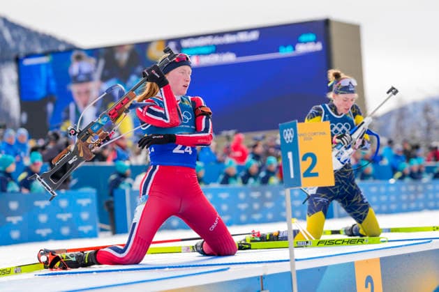 Winter Olympics in Milan Cortina 2026 Anterselva, Italy 20260218. Maren Hjelmeset Kirkeeide from Norway and Hanna Öberg from Sweden during the 4 x 6 km relay for women in biathlon at the Winter Olympics in Milano Cortina 2026. Photo: Heiko Junge NTB Anterselva Italy EDITORIAL USE ONLY. RESTRICTED USE FOR BETTING COMPANIES Ref:_SPOHtSFr_LtBJk.jpg *** Winter Olympics in Milan Cortina 2026 Anterselva, Italy 20260218 Maren Hjelmeset Kirkeeide from Norway and Hanna Öberg from Sweden during the 4 x 6 km relay for women in biathlon at the Winter Olympics in Milano Cortina 2026 Photo Heiko Junge NTB Anterselva Italy EDITORIAL USE ONLY RESTRICTED USE FOR BETTING COMPANIES  Copyright: xHeikoxJungex xNTBx