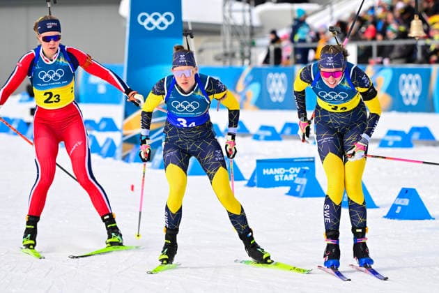 ANTERSELVA, ITALIEN 20260218 Sveriges Hanna Öberg tar över fran Elvira Öberg, bakom är Norges Karoline Offigstad Knotten under damernas skidskyttestafett, 4x6 km, under vinter-OS i Anterselva, Italien. *** Bilden ingar i SPORTPAKET. För övriga BETALBILD *** ANTERSELVA ITALIEN x10030x *** ANTERSELVA, ITALY 20260218 Swedens Hanna Öberg takes over from Elvira Öberg, behind is Norways Karoline Offigstad Knotten during the womens biathlon relay, 4x6 km, at the Winter Olympics in Anterselva, Italy Picture in SPORT PACKAGE For others PAY PICTURE ANTERSELVA ITALY x10030x  Copyright: xJonasxEkströmer TTx OS 2026 SKIDSKYTTESTAFETT DAMER