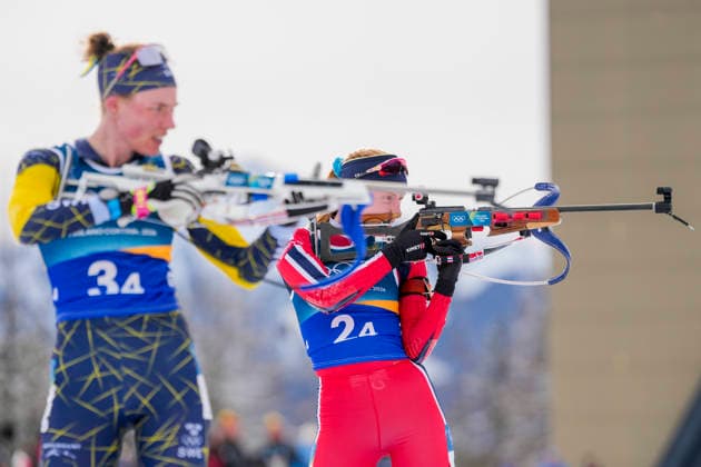 Winter Olympics in Milan Cortina 2026 Anterselva, Italy 20260218. Hanna Öberg from Sweden and Maren Hjelmeset Kirkeeide from Norway during the women s 4 x 6 km relay in biathlon at the Winter Olympics in Milan Cortina 2026. Photo: Heiko Junge NTB Anterselva Italy EDITORIAL USE ONLY. RESTRICTED USE FOR BETTING COMPANIES Ref:_SPOXdWRbwSRtFQ.jpg *** Winter Olympics in Milan Cortina 2026 Anterselva, Italy 20260218 Hanna Öberg from Sweden and Maren Hjelmeset Kirkeeide from Norway during the women s 4 x 6 km relay in biathlon at the Winter Olympics in Milan Cortina 2026 Photo Heiko Junge NTB Anterselva Italy EDITORIAL USE ONLY RESTRICTED USE FOR BETTING COMPANIES  Copyright: xHeikoxJungex xNTBx