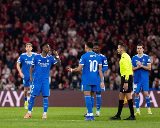 Vinicius Junior. Kylian Mbappe of Real Madrid and the referee Francois Letexier in action during the Champions League playoffs match between SL Benfica and Real Madrid at Estadio da Luz, in Lisbon, Portugal. (Diogo Sautchuk) Copyright: xDiogoxSautchukx