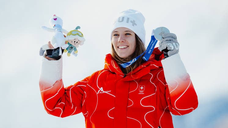 OLYMPICS - Winter Olympic Games, Olympische Spiele, Olympia, OS Milano Cortina 2026 CORTINA D AMPEZZO,ITALY,18.FEB.26 - OLYMPICS, ALPINE SKIING - Winter Olympic Games Milano Cortina 2026, slalom, women, medal ceremony. Image shows the rejoicing of Camille Rast (SUI). Keywords: medal  GEPAxpictures xAlexanderxSolc