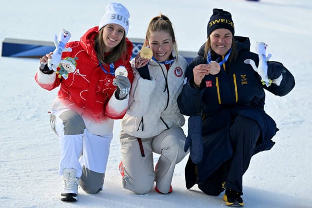 Cortina d Ampezzo, Italy, February 18th 2026. First place and Gold medal Mikaela Shiffrin of United States of America (C), Second place and Silver medal Camille Rast of Switzerland (L) and Third place and Bronze medal Anna Swenn Larsson of Sweden (R) celebrate in podium after the Alpine Skiing Womens Slalom race of the Olympic Winter games, Winterspiele,Spiele, Summer games 2026 in Cortina d Ampezzo, Italy. (Photo by Igor Kupljenik Sports Press Photo)  Copyright: xIgorxKupljenikx xSPPx Sportspressphoto_SPR94107