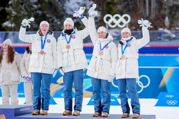 Winter Olympics in Milan Cortina 2026 Anterselva, Italy 20260218. Marthe Kraakstad Johansen, Juni Arnekleiv, Karoline Knotten and Maren Hjelmeset Kirkeeide from Norway on the podium after the 4 x 6 km relay for women in biathlon during the Winter Olympics in Milano Cortina 2026. Photo: Heiko Junge NTB Anterselva Italy EDITORIAL USE ONLY. RESTRICTED USE FOR BETTING COMPANIES Ref:_SPOPclVq5EXjHs.jpg *** Winter Olympics in Milan Cortina 2026 Anterselva, Italy 20260218 Marthe Kraakstad Johansen, Juni Arnekleiv, Karoline Knotten and Maren Hjelmeset Kirkeeide from Norway on the podium after the 4 x 6 km relay for women in biathlon during the Winter Olympics in Milano Cortina 2026 Photo Heiko Junge NTB Anterselva Italy EDITORIAL USE ONLY RESTRICTED USE FOR BETTING COMPANIES  Copyright: xHeikoxJungex xNTBx