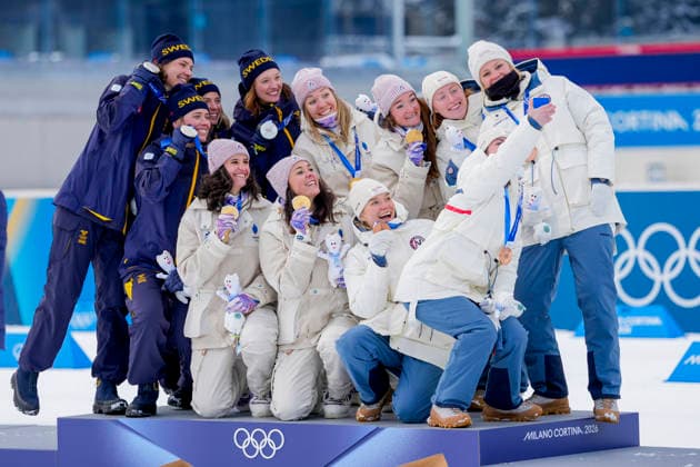 Winter Olympics in Milan Cortina 2026 Anterselva, Italy 20260218. Silver winners Linn Gestblom, Anna Magnusson, Elvira Öberg and Hanna Öberg from Sweden, gold winners Camille Bened, Lou Jeanmonnot, Oceane Michelon and Julia Simon from France and bronze winners Marthe Kraakstad Johansen, Juni Arnekleiv, Karoline Knotten and Maren Hjelmeset Kirkeeide from Norway on the podium after the 4 x 6 km relay for women in biathlon during the Winter Olympics in Milan Cortina 2026. Photo: Heiko Junge NTB Anterselva Italy EDITORIAL USE ONLY. RESTRICTED USE FOR BETTING COMPANIES Ref:_SPOXMGEs1aeMRc.jpg *** Winter Olympics in Milan Cortina 2026 Anterselva, Italy 20260218 Silver winners Linn Gestblom, Anna Magnusson, Elvira Öberg and Hanna Öberg from Sweden, gold winners Camille Bened, Lou Jeanmonnot, Oceane Michelon and Julia Simon from France and bronze winners Marthe Kraakstad Johansen, Juni Arnekleiv, Karoline Knotten and Maren Hjelmeset Kirkeeide from Norway on the podium after the 4 x 6 km relay for women in biathlon during the Winter Olympics in Milan Cortina 2026 Photo Heiko Junge NTB Anterselva Italy EDITORIAL USE ONLY RESTRICTED USE FOR BETTING COMPANIES  Copyright: xHeikoxJungex xNTBx