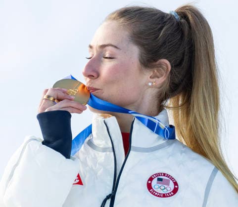 February 18, 2026, Cortina D ampezzo, Lombardy, Italy: Mikaela Shiffrin of the USA celebrates her gold medal victory in the WomenÃ¢â‚¬â ¢s Slalom at Tofane Alpine Skiing Centre for the Milano Cortina 2026 Winter Olympics. Cortina D ampezzo Italy - ZUMAsc5_ 20260218_oly_sc5_020 Copyright: xErichxSchlegelx