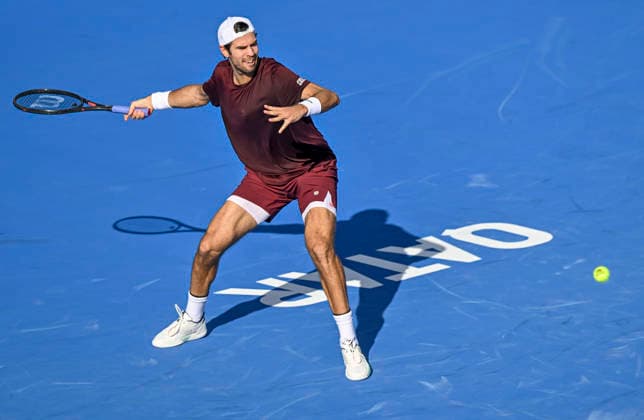 ATP, Tennis Herren QATAR EXXONMOBIL OPEN 2026 - ROUND OF 16 Karen Khachanov of Russia is seen in action against Marton Fucsovics of Hungary ( not in view) during their men s singles round of 16 match at the ATP Qatar Exxonmobil Open 2026 tennis tournament at the Khalifa International Tennis Complex. Karen Khachanov won against Marton Fucsovics 6-2,4-6,6-4. ?? Doha Qatar Copyright: xNoushadxVariyattiyakkalx xSOPAxImagesx NVRITYAKAL1-033