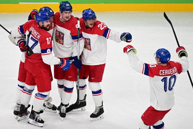 XXV Winter Olympic Games, Olympische Spiele, Olympia, OS in Milan, Italy, on February 18, 2026. Men s Ice hockey, Eishockey preliminary round playoffs, Czech Republic vs. Canada. David Pastrnak (2nd left) of Czech Republic celebrates second goal with hockey players of Czech Team. (CTKxPhoto MichalxKamaryt) CTKPhotoP2026021808226  CTKPhotoP2026021808226