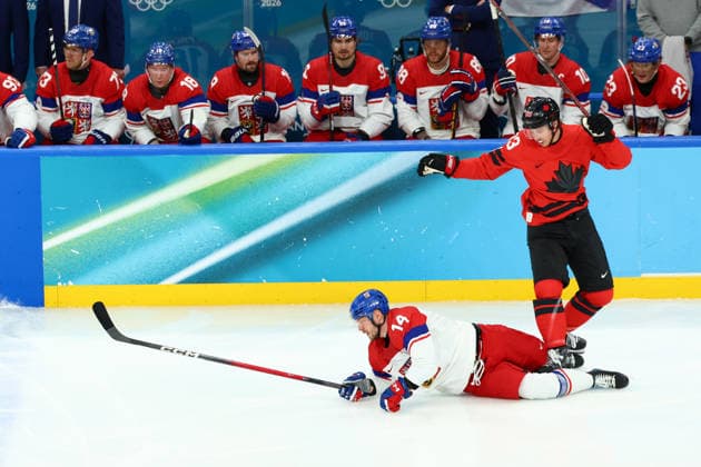 February 18, 2026, Milan, Lombardy, Italy: Action during the Quarterfinal game between Team Canada (CAN) and Team Czechia (CZE) at the Milano Cortina 2026 Olympic Games, Olympische Spiele, Olympia, OS Milan Italy - ZUMAc179 20260218_oly_c179_042 Copyright: xMickaelxChavetx