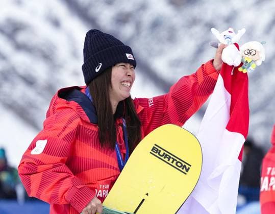 Milan Cortina Olympics: Snowboard Mari Fukada of Japan acknowledges the crowd after winning the women s snowboard slopestyle gold at the Milan Cortina Olympics on Feb. 18, 2026, at Livigno Snow Park in Livigno, Italy.  A14AA0005300760P