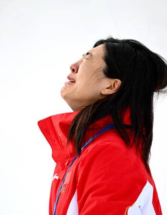 (260218) -- LIVIGNO, Feb. 18, 2026 -- Gold medalist Xu Mengtao of China reacts during the awarding ceremony for the freestyle skiing women s aerials at the Milan-Cortina 2026 Olympic Winter games, Winterspiele,Spiele, Summer games in Livigno, Italy, Feb. 18, 2026. ) (MICO2026)ITALY-LIVIGNO-OLYMPIC WINTER GAMES-FREESTYLE SKIING-WOMEN S AERIALS-FINAL ZhangxHongxiang 