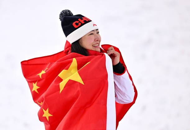 (260218) -- LIVIGNO, Feb. 18, 2026 -- Gold medalist Xu Mengtao of China reacts during the awarding ceremony for the freestyle skiing women s aerials at the Milan-Cortina 2026 Olympic Winter games, Winterspiele,Spiele, Summer games in Livigno, Italy, Feb. 18, 2026. ) (MICO2026)ITALY-LIVIGNO-OLYMPIC WINTER GAMES-FREESTYLE SKIING-WOMEN S AERIALS-FINAL ZhangxHongxiang 