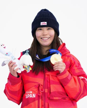 Milan Cortina Olympics: Snowboard Mari Fukada of Japan poses after winning the women s snowboard slopestyle gold at the Milan Cortina Olympics on Feb. 18, 2026, at Livigno Snow Park in Livigno, Italy.  A14AA0005300764P