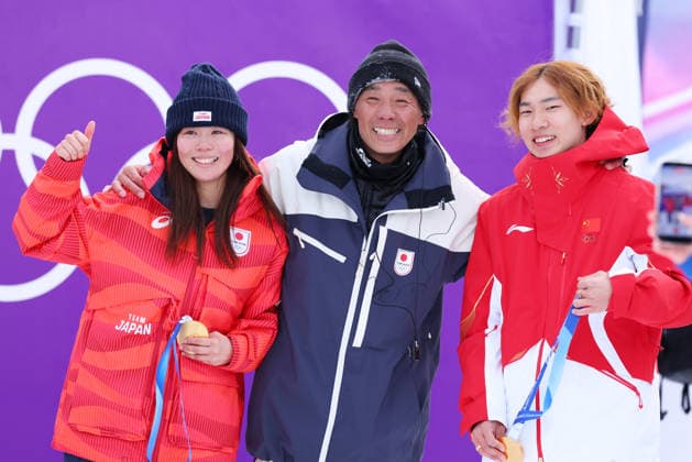 (L to R) Mari Fukada (JPN), Yasuhiro Sato coach (JPN), Su Yiming (CHN), FEBRUARY 18, 2026 - Snowboarding : Women s Slopestyle Medal ceremony during the Milano Cortina 2026 Olympic Winter games, Winterspiele,Spiele, Summer games at Livigno Snow Park in Livigno, Italy.  aflo_320373392