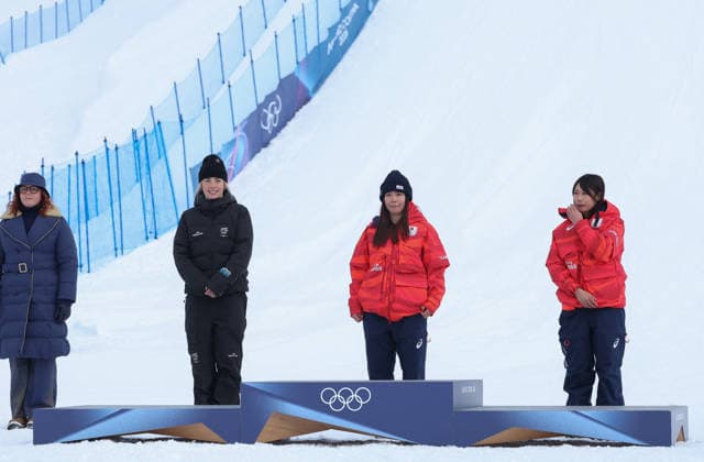 GIOCHI OLIMPICI - Olimpiadi Invernali Milano-Cortina 2026 - Snowboard Women s Slopestyle Finals Milano Cortina 2026 - XXV Olympic Winter games, Winterspiele,Spiele, Summer games Livigno - Italy 18 February,2026 Woman s Snowboard SlopeStyle Image Show: Podium Woman s Snowboard SlopeStyle Cortina D Ampezzo Italy  Copyright: xIPAxSport ABACAx