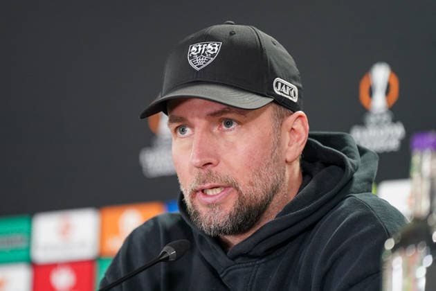 Sebastian Hoeness coach, VfB Stuttgart at the press conference before the first leg of the UEFA Europa League between Celtic Glasgow FC and VfB Stuttgart in Glasgow, Scotland, on February 18, 2026 Facial expression, facial expression Copyright: xJOERANxSTEINSIEKx